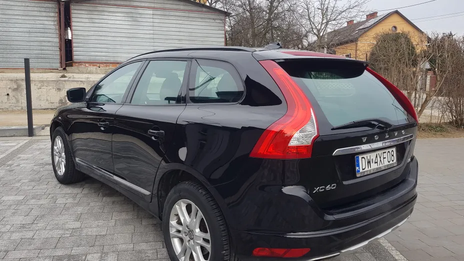 VOLVO XC60 -