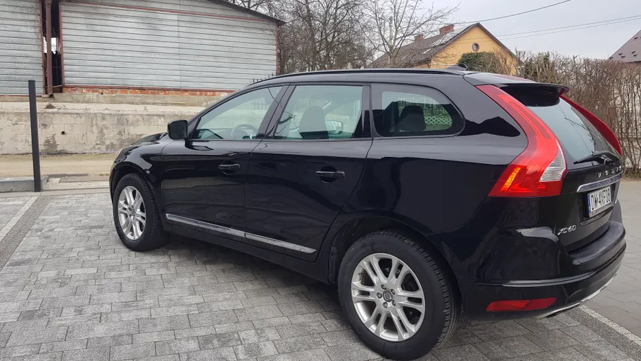 VOLVO XC60 -