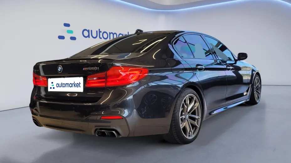 BMW Seria 5 M550i xDrive sport-aut