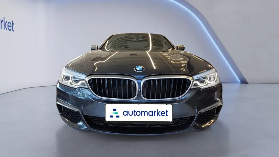 BMW Seria 5 M550i xDrive sport-aut