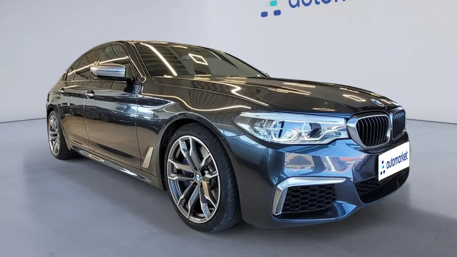 BMW Seria 5 M550i xDrive sport-aut
