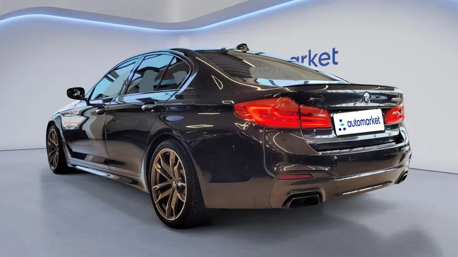BMW Seria 5 M550i xDrive sport-aut