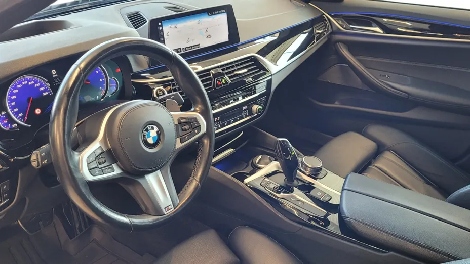 BMW Seria 5 M550i xDrive sport-aut