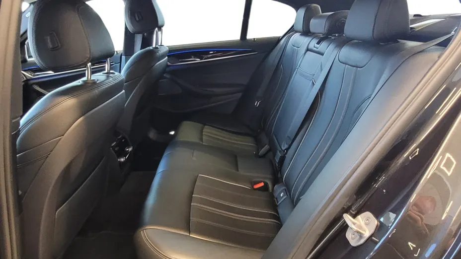 BMW Seria 5 M550i xDrive sport-aut