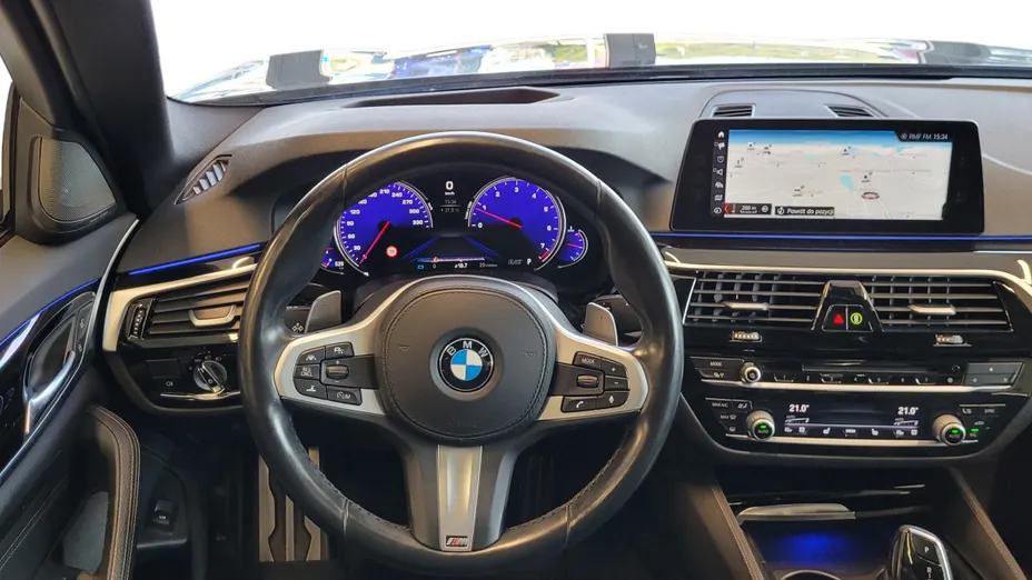 BMW Seria 5 M550i xDrive sport-aut