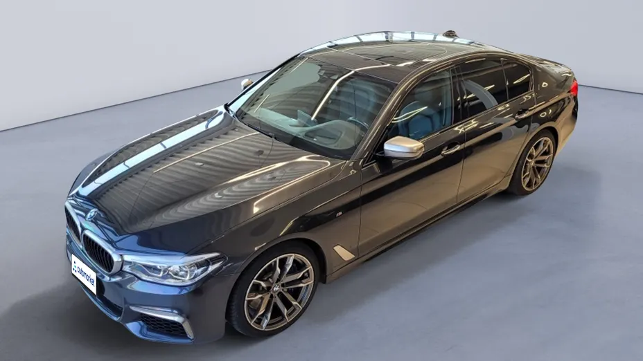 BMW Seria 5 M550i xDrive sport-aut