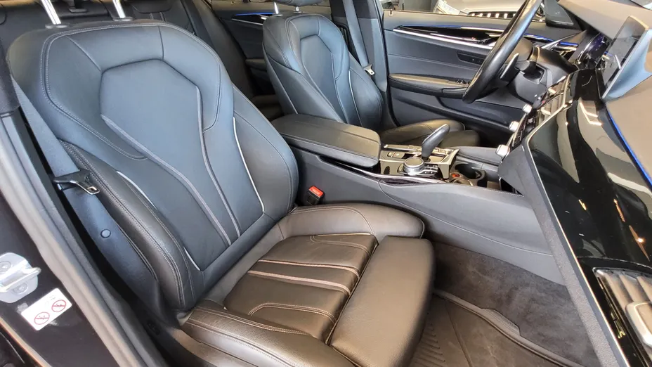 BMW Seria 5 M550i xDrive sport-aut