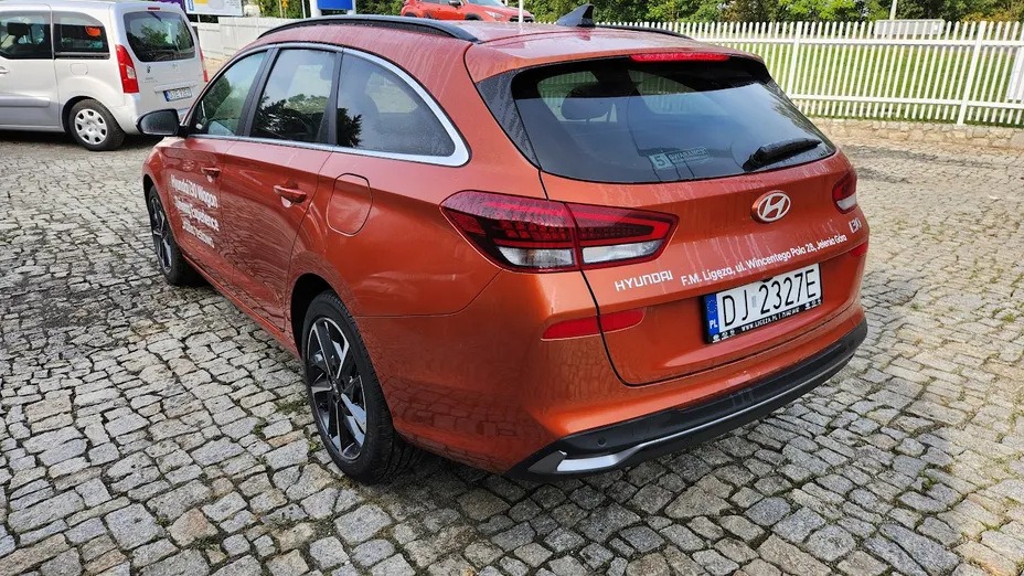 HYUNDAI i30 -