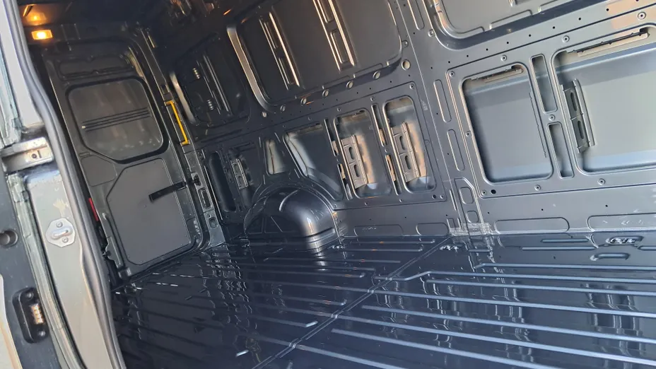 VOLKSWAGEN Crafter Crafter 35 BiTDI (16,4m3) Aut. Nowy