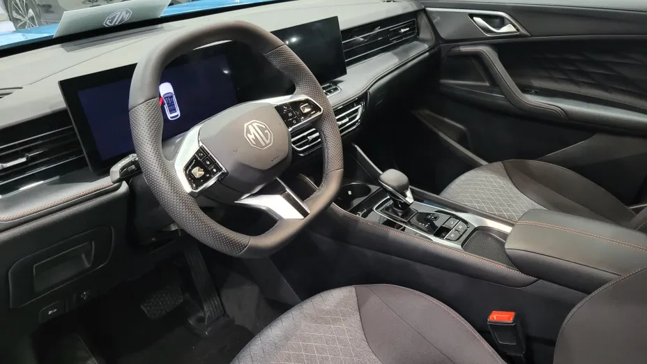 MG HS HS 1.5 T-GDI Excite DCT Nowy