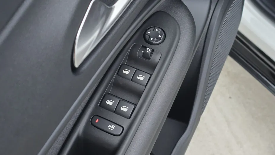 ALFA ROMEO Junior Junior 1.2 mHEV Ibrida eDCT Nowy