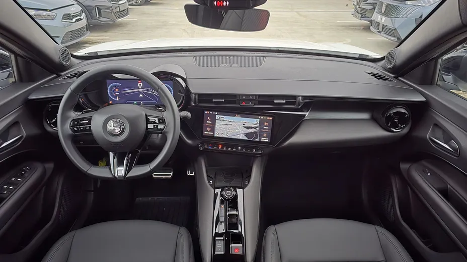 ALFA ROMEO Junior Junior 1.2 mHEV Ibrida eDCT Nowy