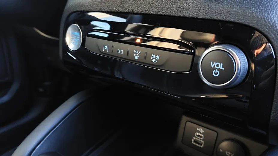 FORD Kuga Kuga 2.5 FHEV FWD ST-Line X eCVT Nowy