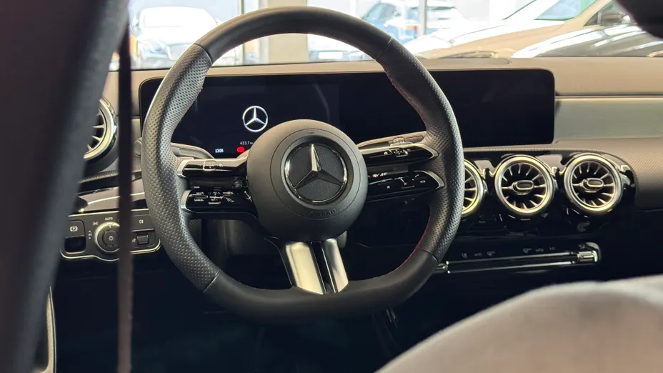 MERCEDES-BENZ A Klasa A 200 AMG Line 7G-DCT