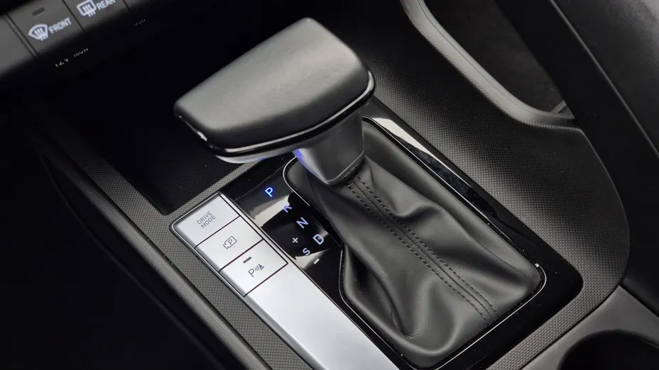 HYUNDAI Elantra Elantra 1.6 Modern CVT