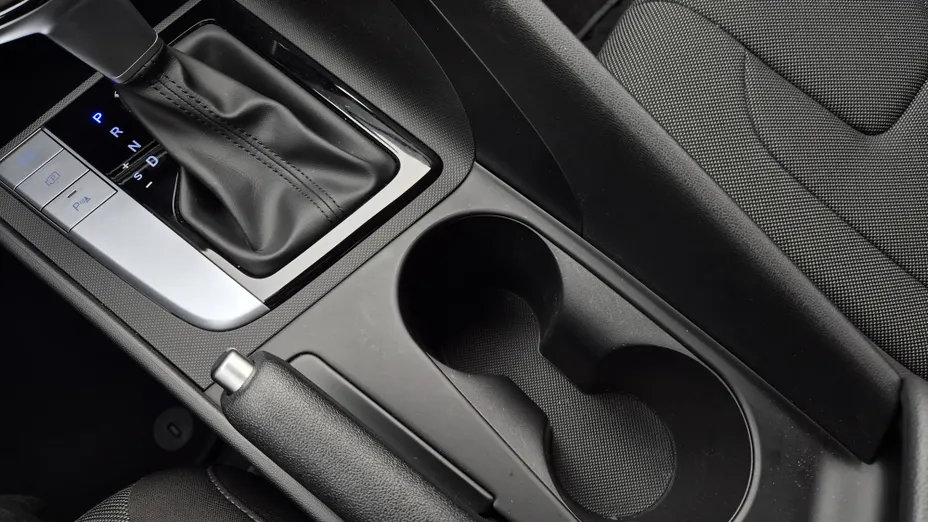 HYUNDAI Elantra Elantra 1.6 Modern CVT