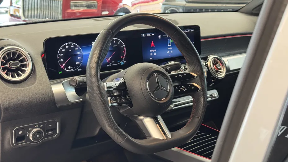 MERCEDES-BENZ GLB GLB 200 AMG Line 7G-DCT