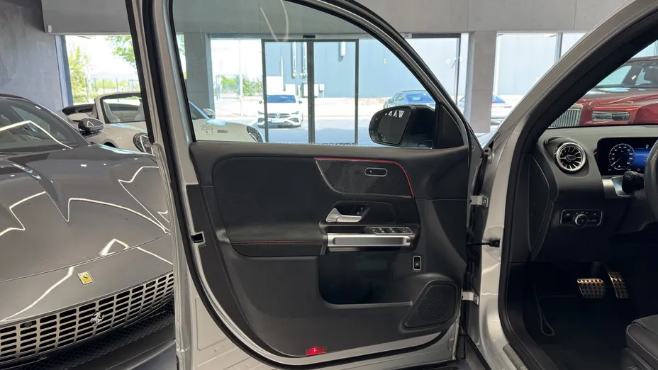 MERCEDES-BENZ GLB GLB 200 AMG Line 7G-DCT