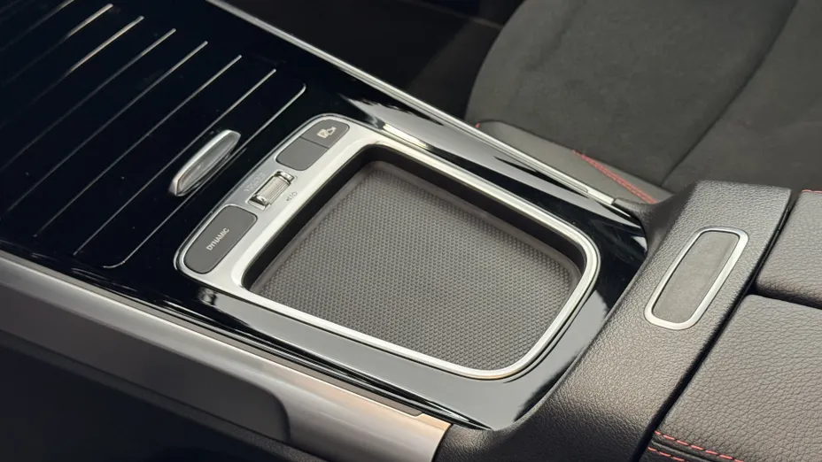 MERCEDES-BENZ GLB GLB 200 AMG Line 7G-DCT