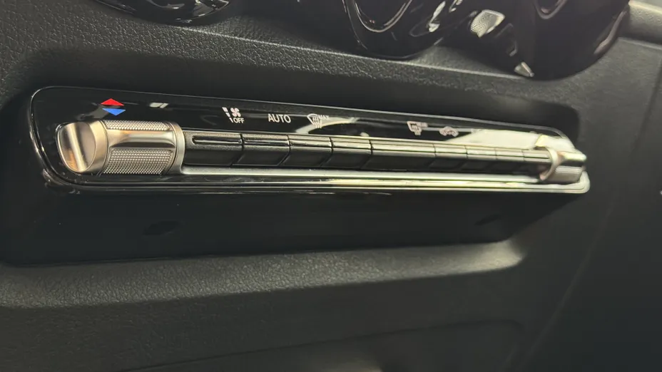 MERCEDES-BENZ GLB GLB 200 AMG Line 7G-DCT