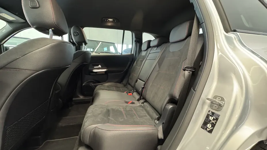 MERCEDES-BENZ GLB GLB 200 AMG Line 7G-DCT