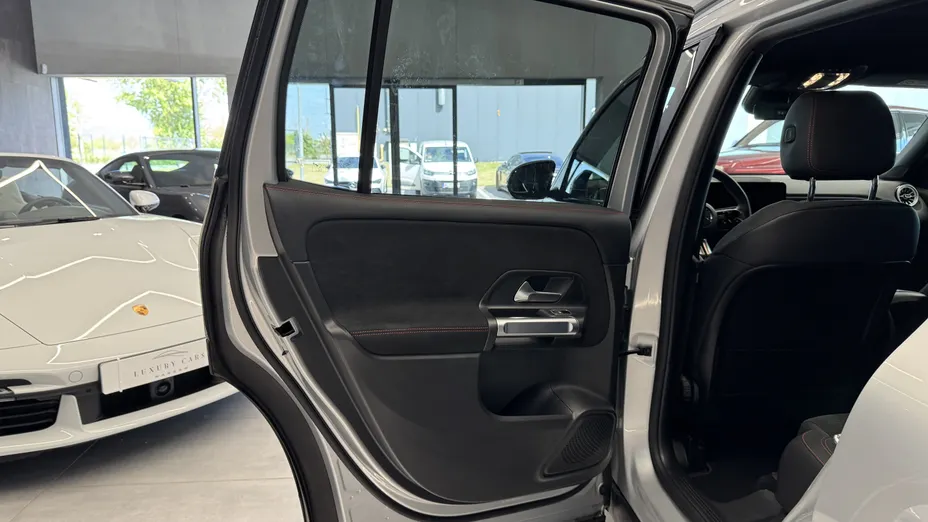 MERCEDES-BENZ GLB GLB 200 AMG Line 7G-DCT