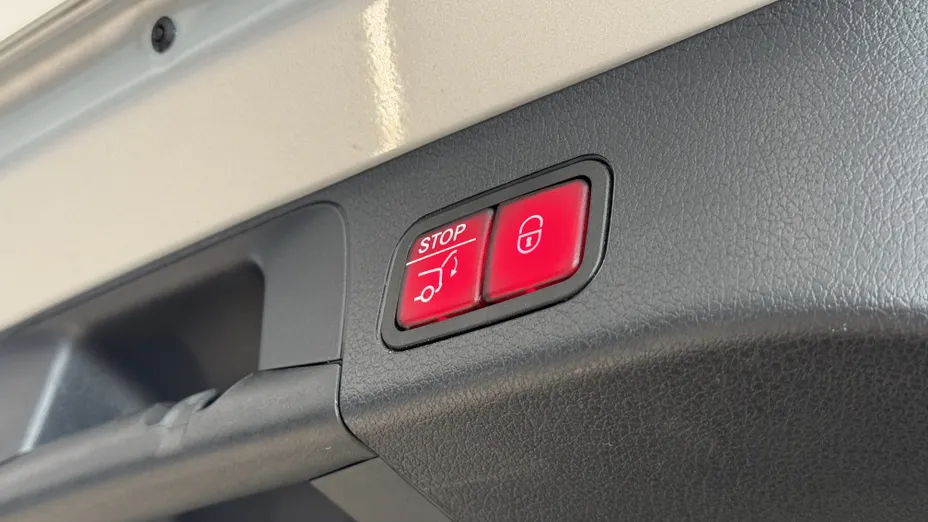 MERCEDES-BENZ GLB GLB 200 AMG Line 7G-DCT