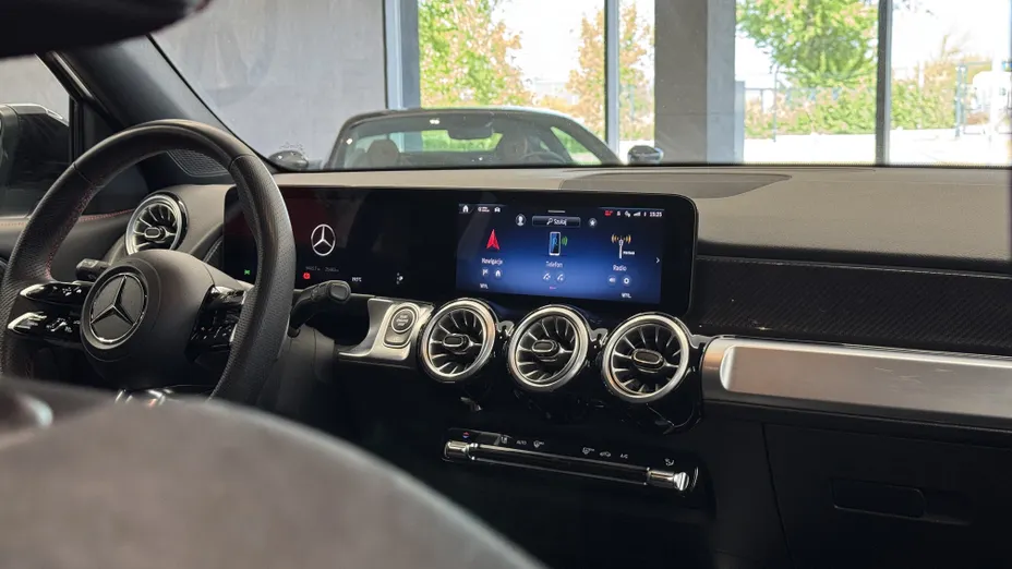 MERCEDES-BENZ GLB GLB 200 AMG Line 7G-DCT