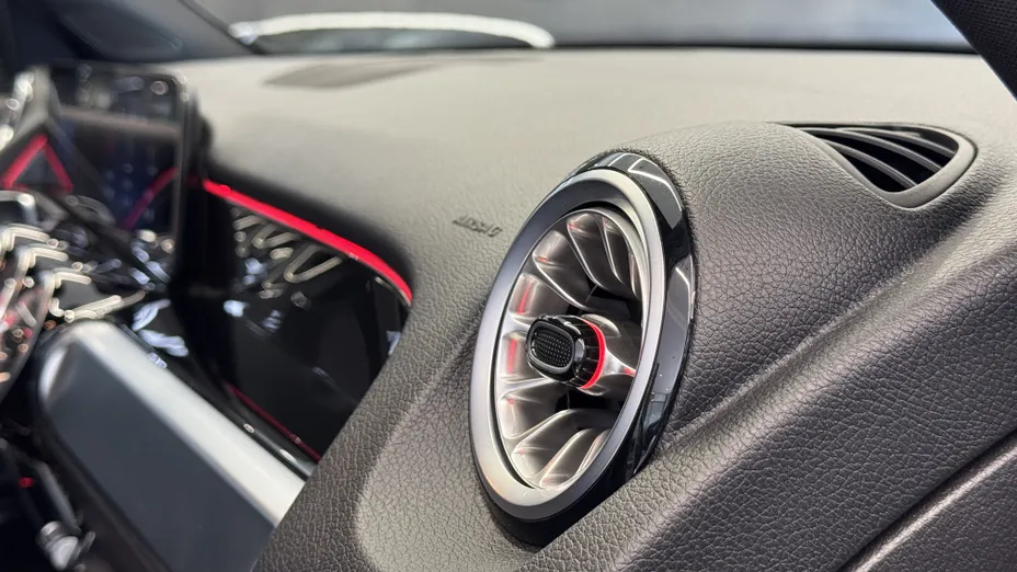 MERCEDES-BENZ GLB GLB 200 AMG Line 7G-DCT