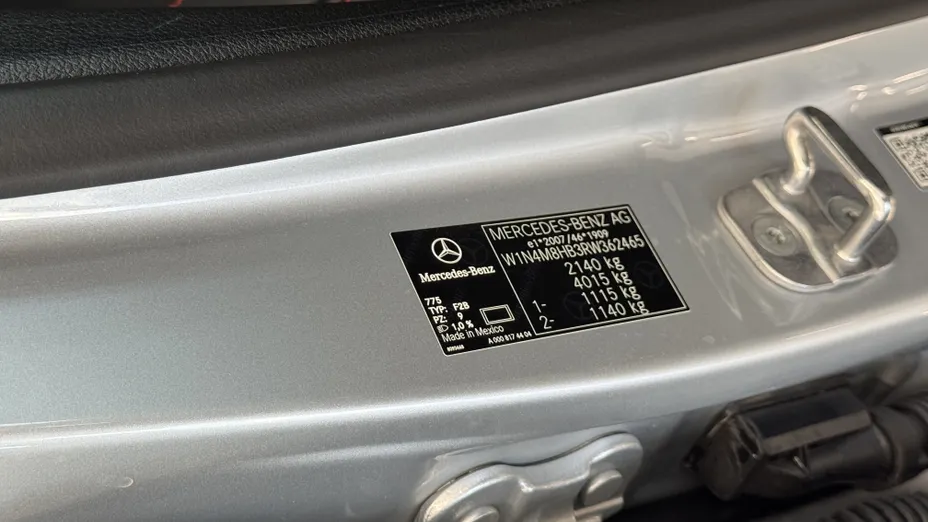 MERCEDES-BENZ GLB GLB 200 AMG Line 7G-DCT