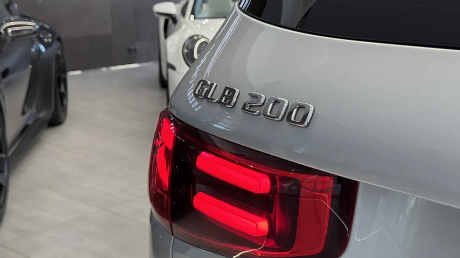 MERCEDES-BENZ GLB GLB 200 AMG Line 7G-DCT