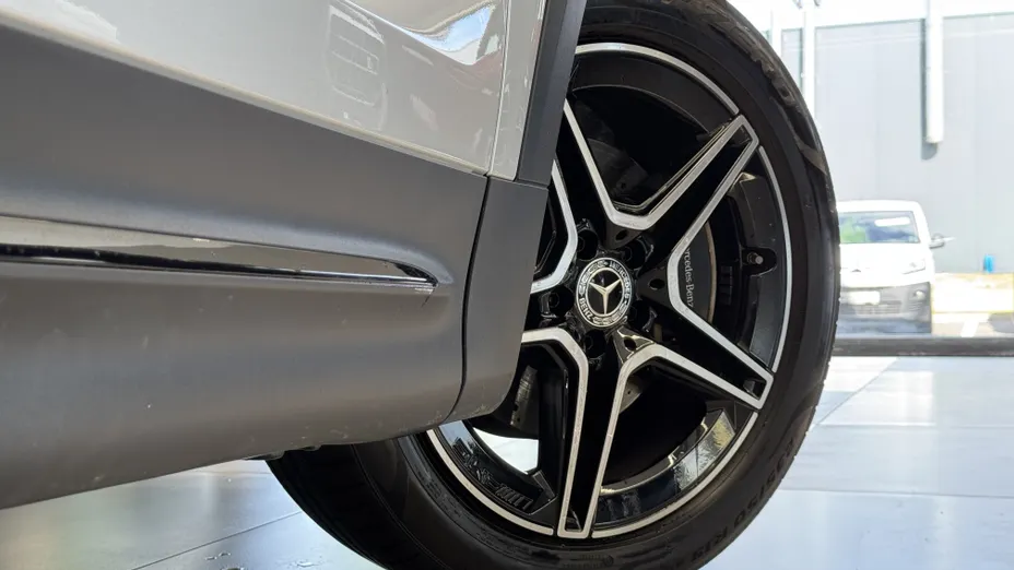 MERCEDES-BENZ GLB GLB 200 AMG Line 7G-DCT