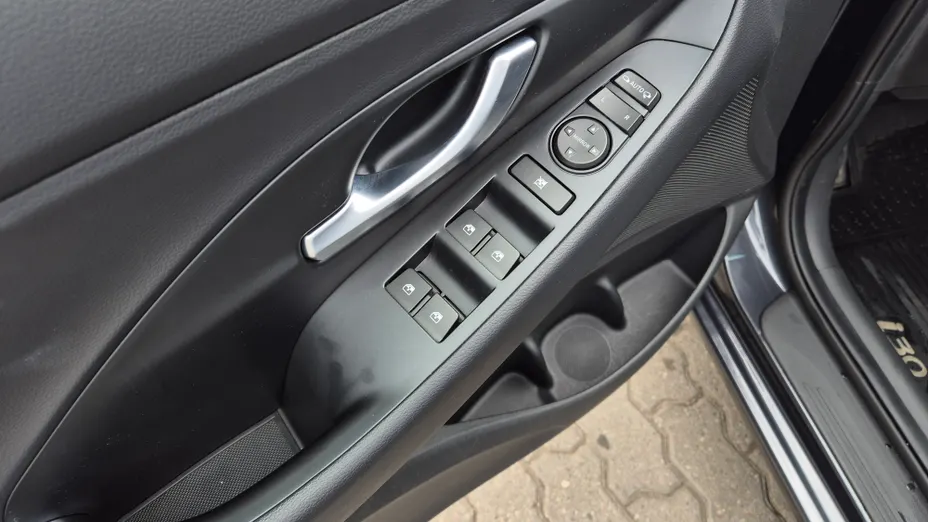 HYUNDAI i30 i30 1.0 T-GDI Smart
