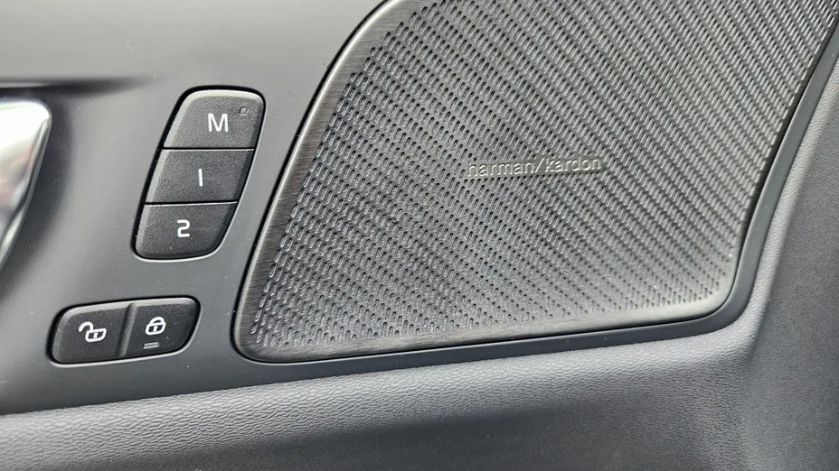 VOLVO S60 S60 B5 B AWD Plus Dark aut