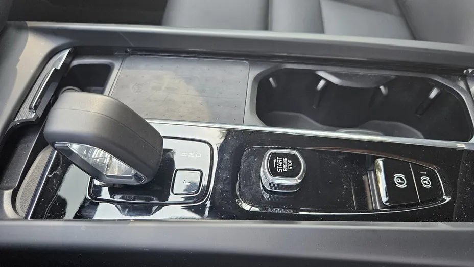 VOLVO V60 V60 B4 B Plus Dark aut