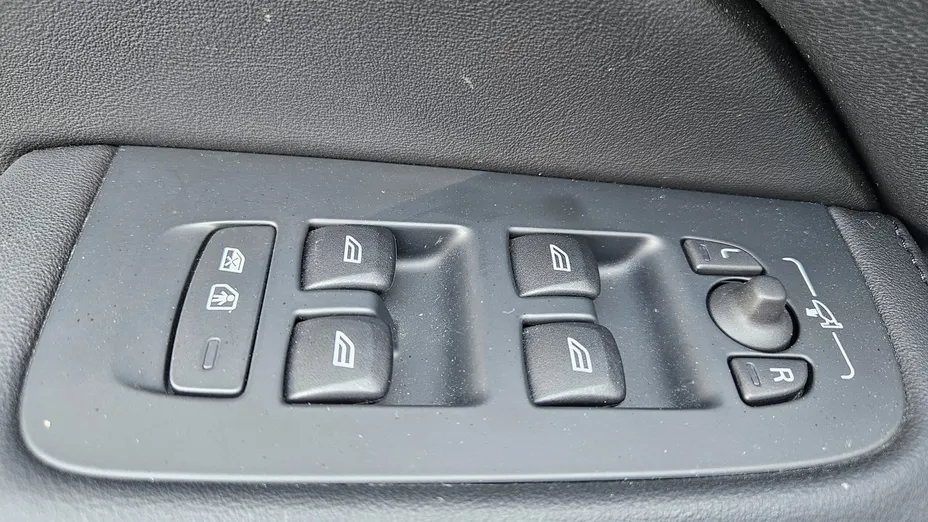 VOLVO V60 V60 B4 B Plus Dark aut