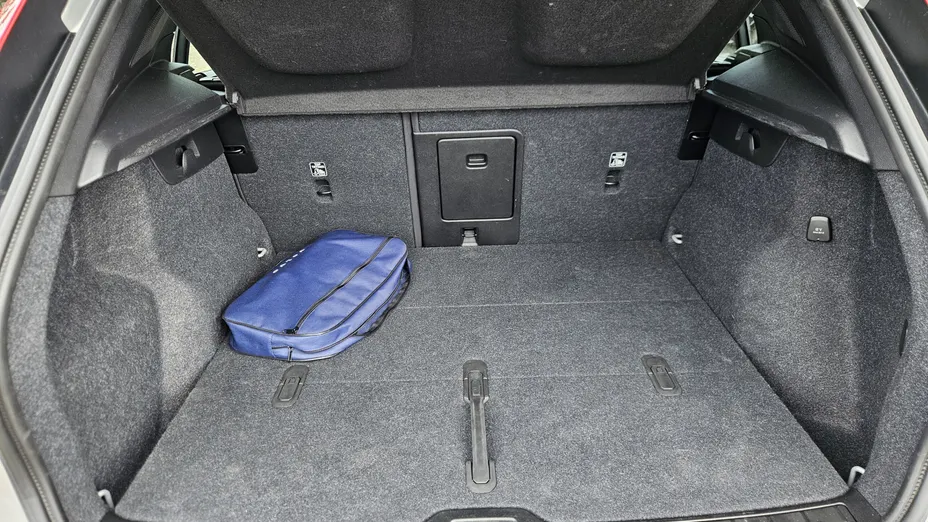 VOLVO XC40 XC40 B3 Plus Dark aut