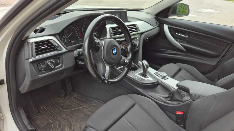 BMW Seria 3 335d xDrive Advantage sport-aut