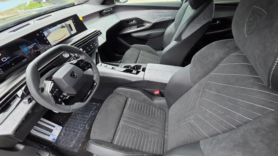 PEUGEOT 5008 5008 1.2 PureTech mHEV GT Exclusive S&S e-DCS6 Nowy