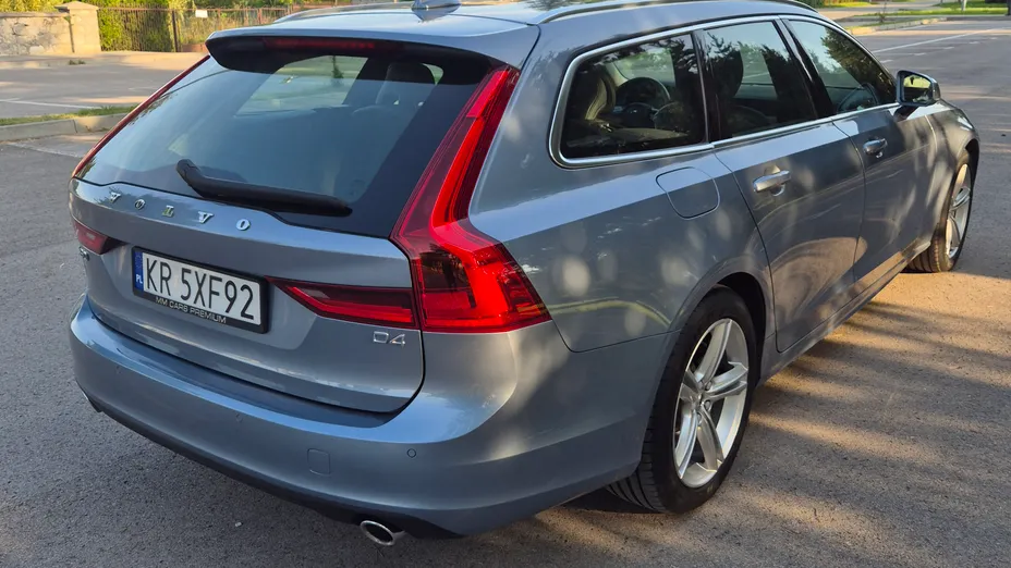 VOLVO V90 V90 B4 D AWD Momentum aut