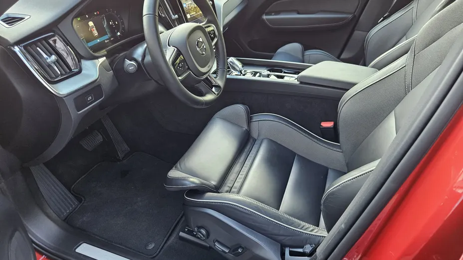 VOLVO XC60 XC60 B5 B AWD Plus Dark aut