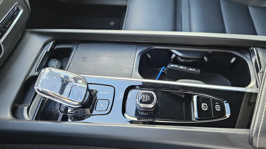 VOLVO XC60 XC60 B5 B AWD Plus Dark aut