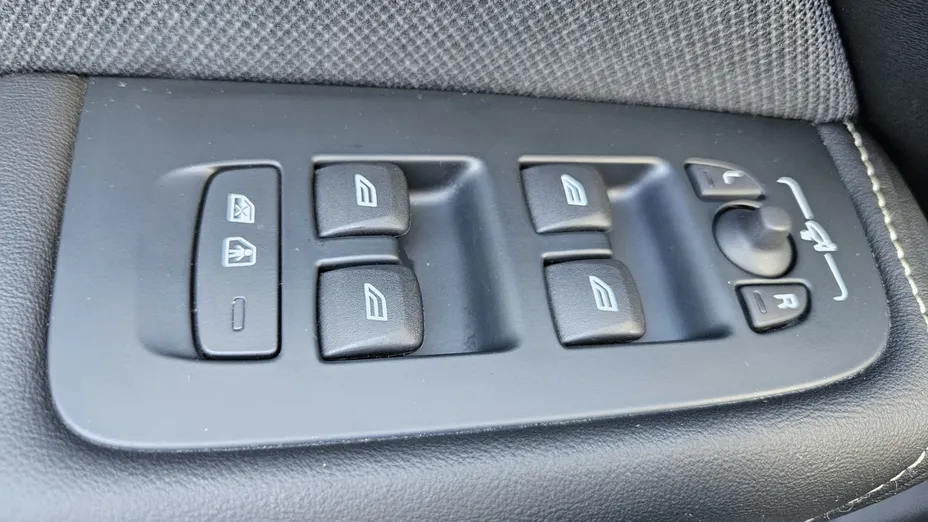 VOLVO XC60 XC60 B5 B AWD Plus Dark aut