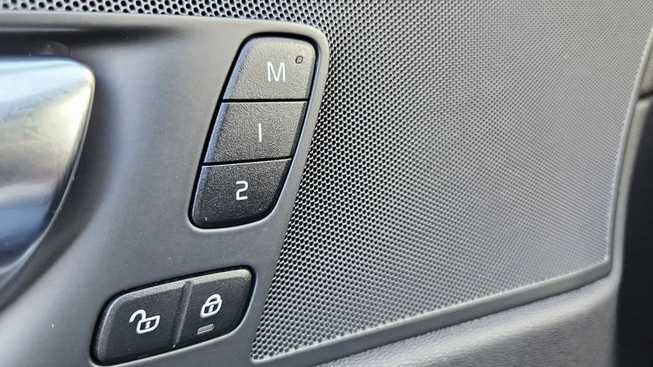 VOLVO XC60 XC60 B5 B AWD Plus Dark aut