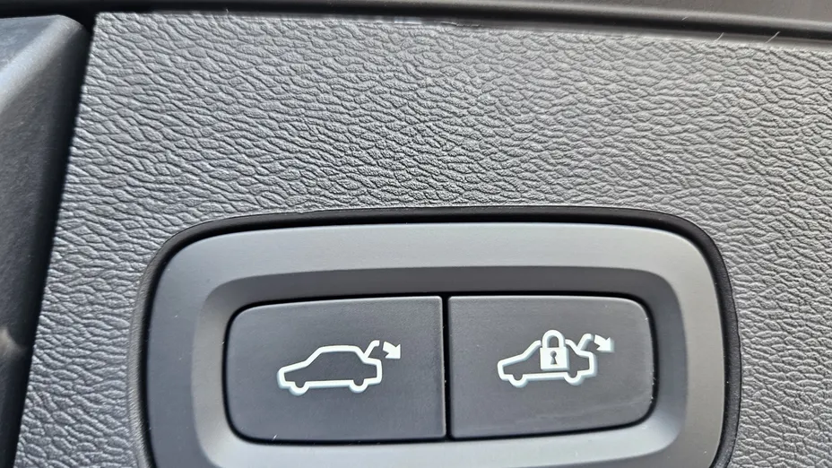 VOLVO XC60 XC60 B5 B AWD Plus Dark aut