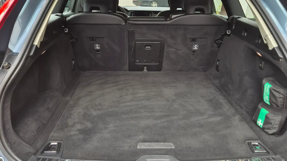 VOLVO V90 V90 B4 D AWD Momentum aut