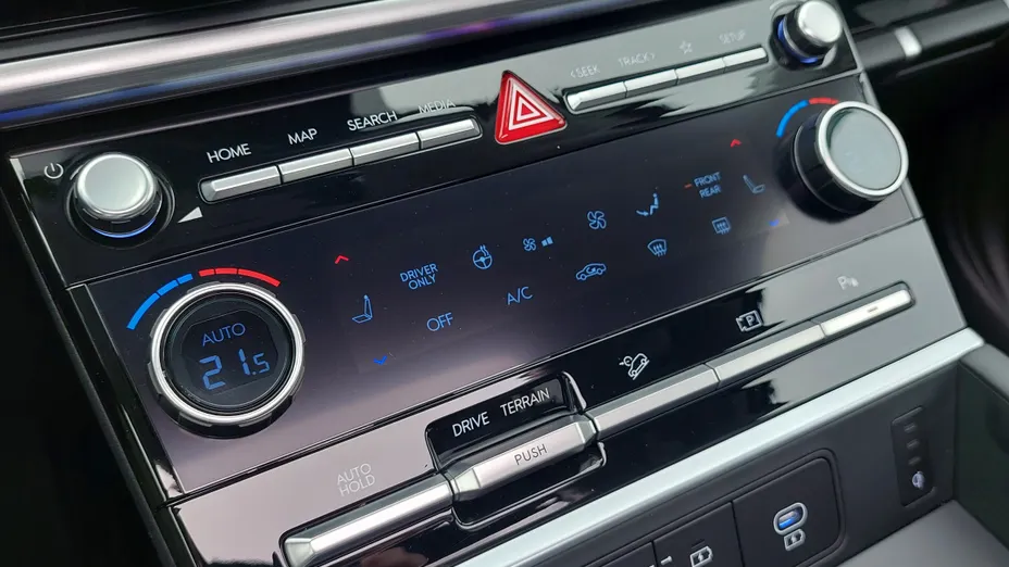 HYUNDAI Santa Fe Santa Fe 1.6 T-GDI HEV Platinum 4WD aut 7os. Nowy