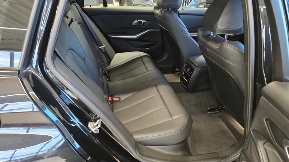 BMW Seria 3 318i M Sport aut