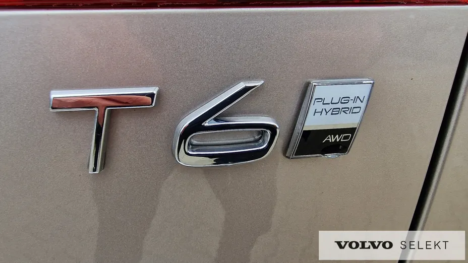 VOLVO XC60 XC60 T6 Plug-In Hybrid AWD Plus Dark aut