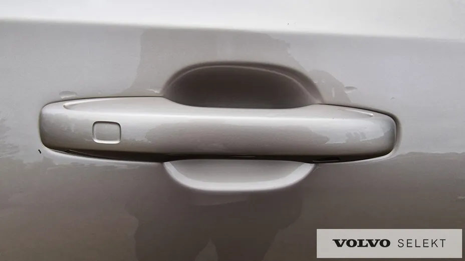 VOLVO XC60 XC60 T6 Plug-In Hybrid AWD Plus Dark aut